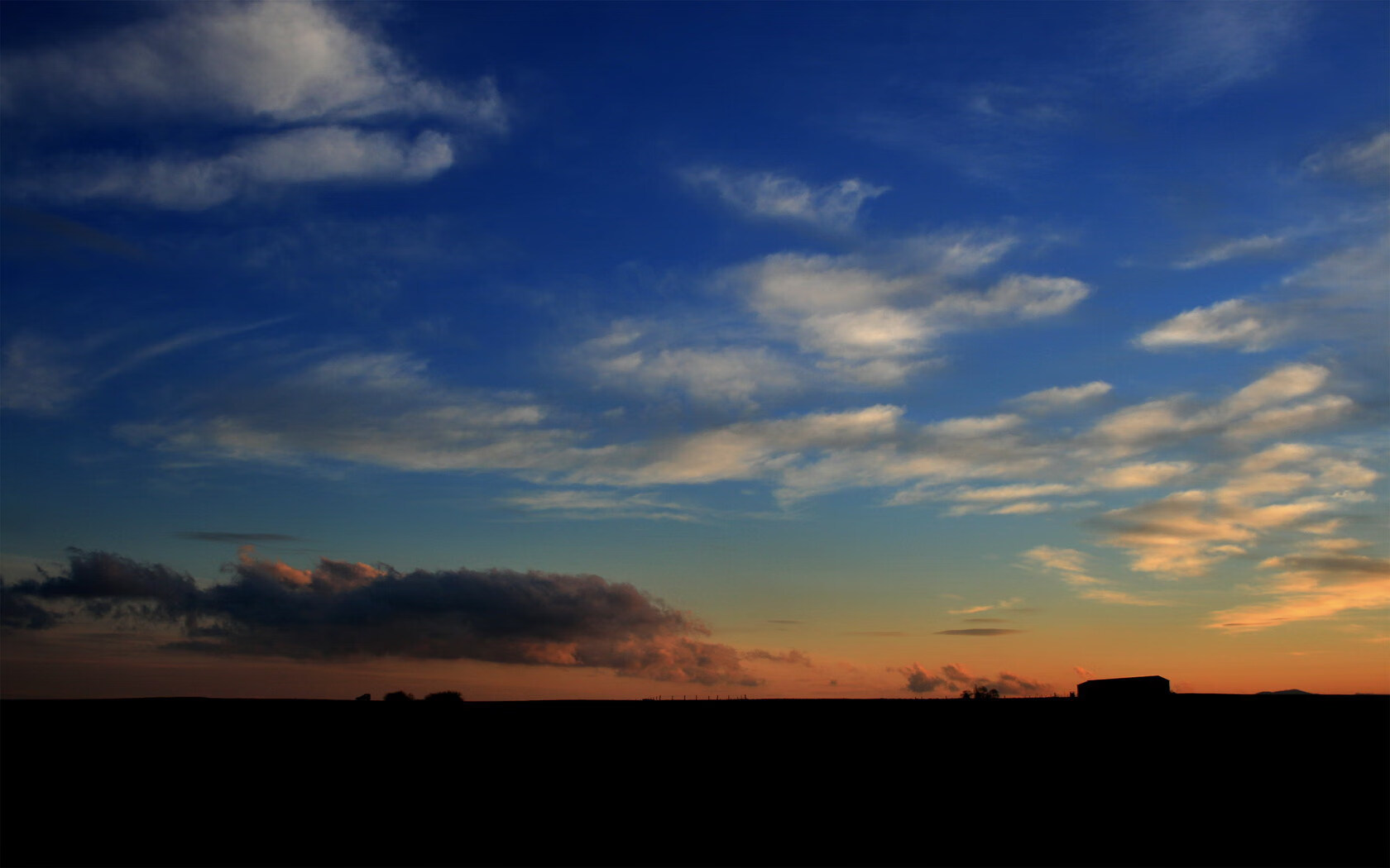 爱游戏娱乐-逆境狂飙，红牛二队雨夜险胜，佩雷兹孤胆扛起全队荣光