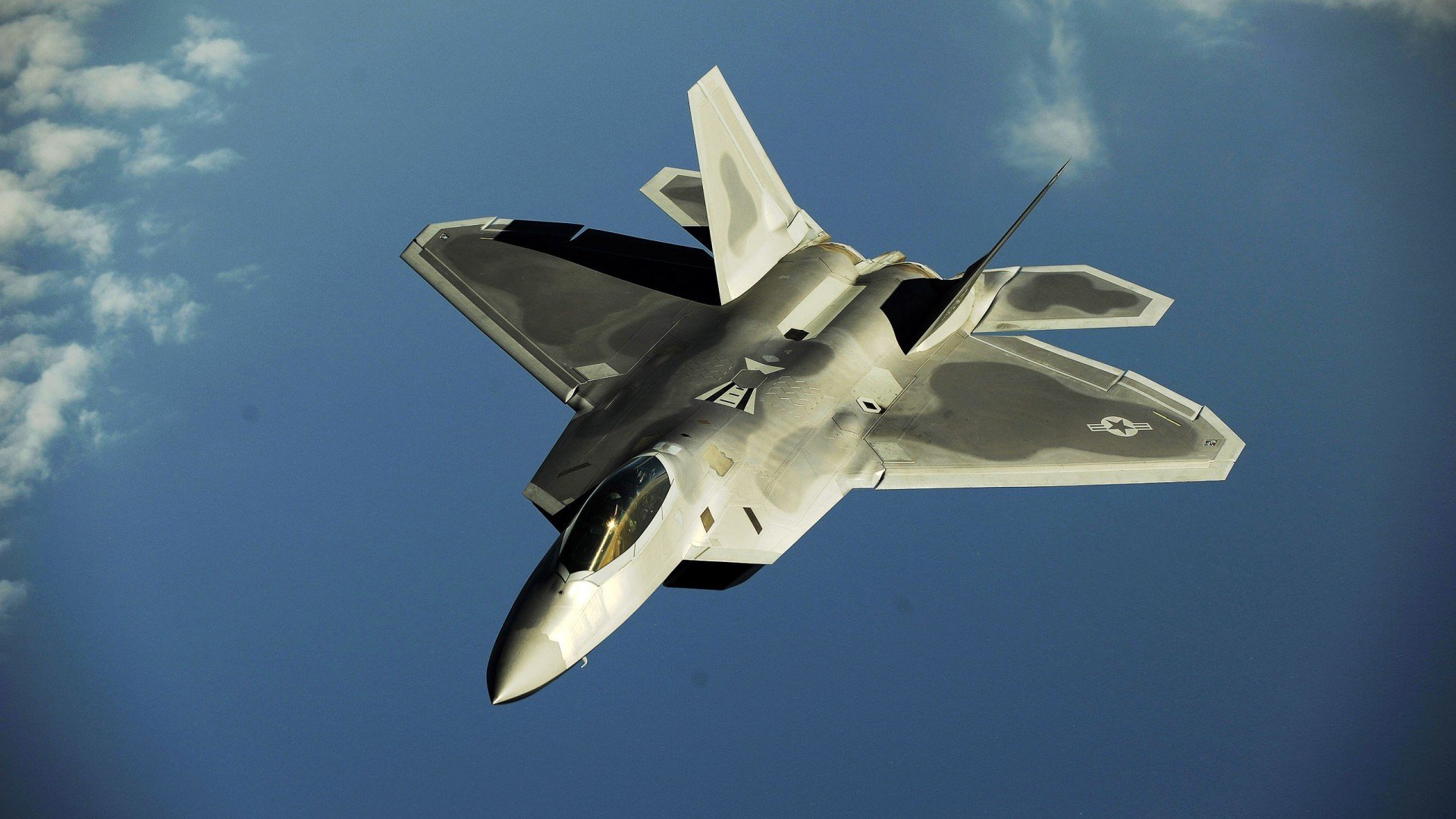 银箭与飞翼，当F1夜幕碰撞绿茵魔法